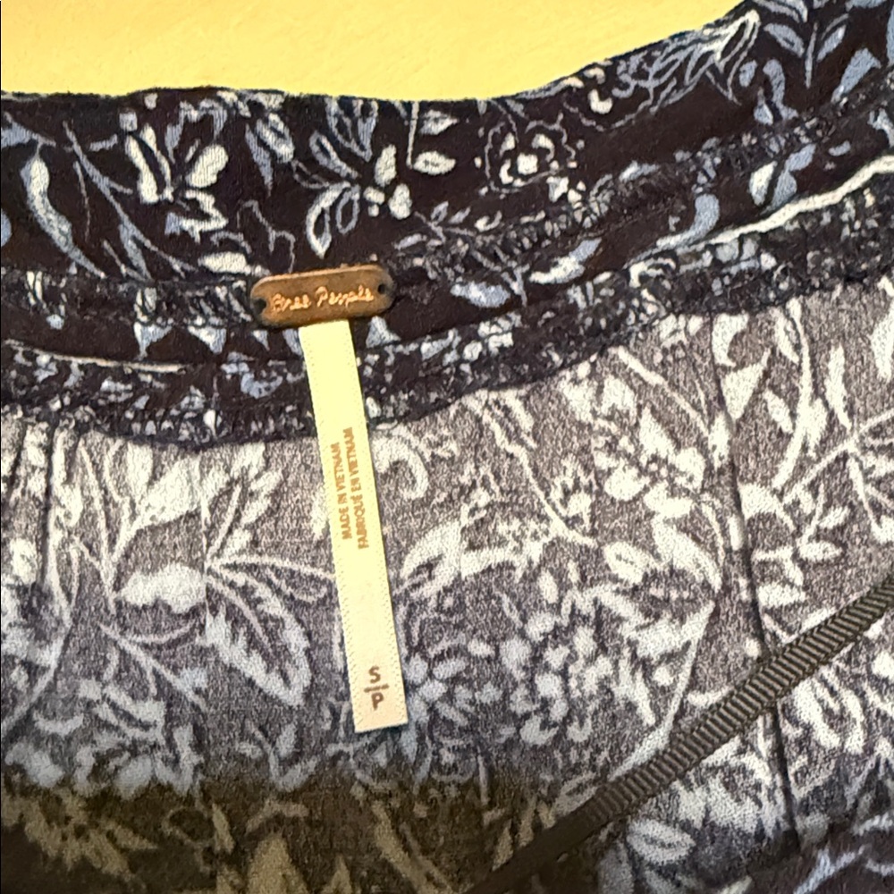 Free People Talk About It Navy Floral Lace-Trim Tunic size S - Picture 4 of 6